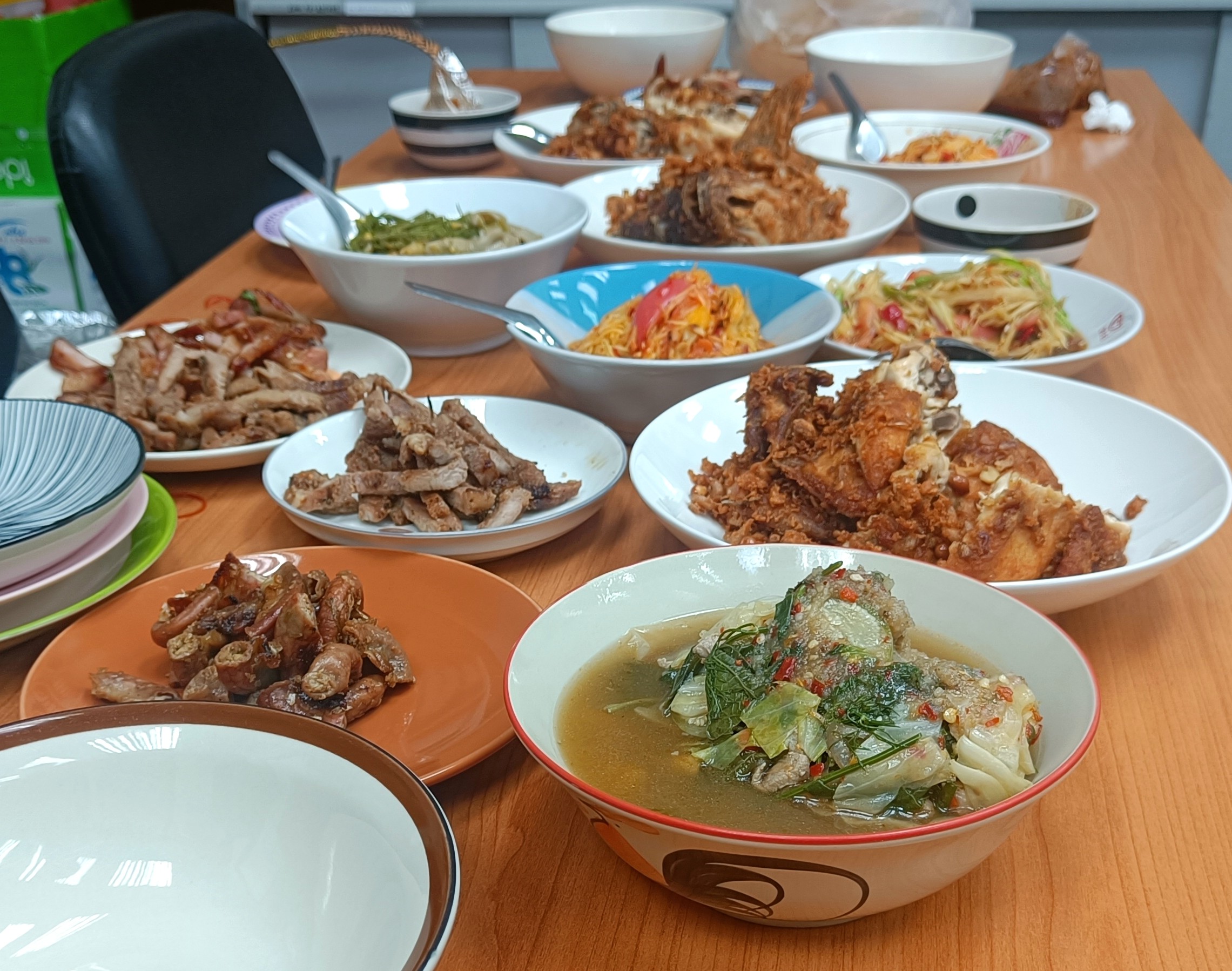 title - กลุ่มพัฒนาระบบบริหาร ส.ป.ก. ร่วมทำกิจกรรมหิ้วปิ่นโตรับประทานอาหารร่วมกัน 